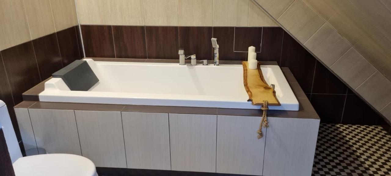 Apartament W Centrum - Nasze Poddasze Ustrzyki Dolne Ngoại thất bức ảnh